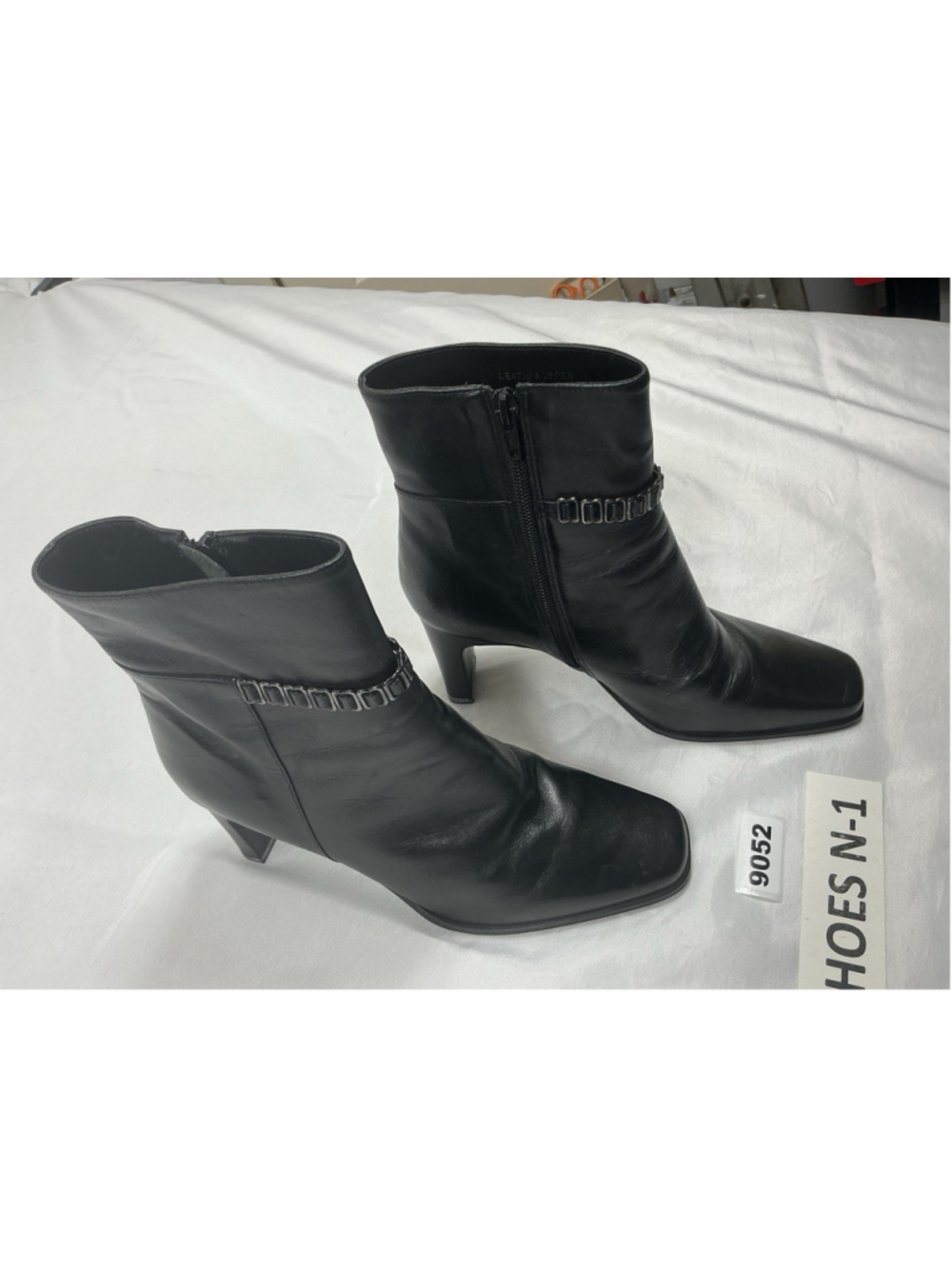 Womans Mister Shoes Ankle Boots 8.5 M Black Block Heel Side Zip Square Toe